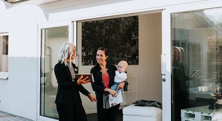 What Experts Are Saying About the 2023 Housing Market